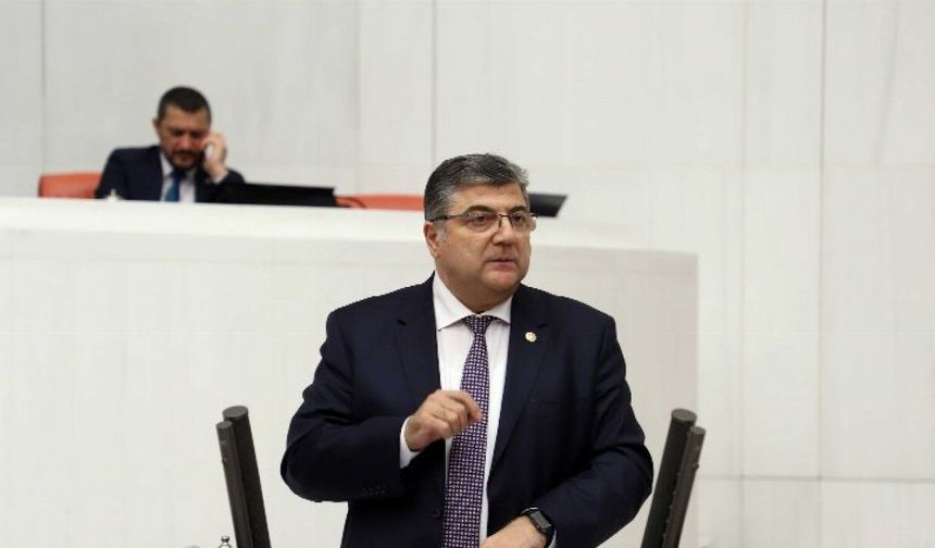 Milletvekili Sındır, “Antep fıstığı üretimi yüzde 60 azaldı, yeşil altın üreticisi yalnız bırakıldı!”